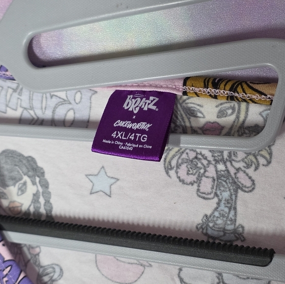 Cakeworthy x Bratz Pink AOP Cropped Pajama Top Size 4XL - Picture 4 of 6